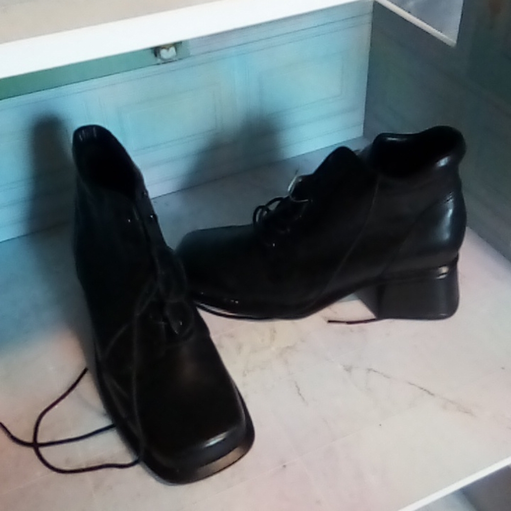 ThomMcan Woman's Boots